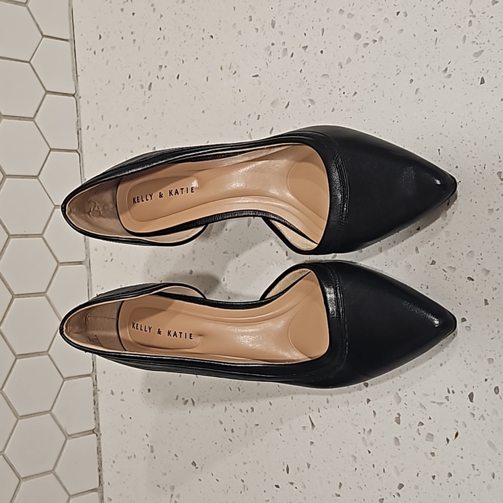 KELLY & KATIE Black Pumps , Size 6M